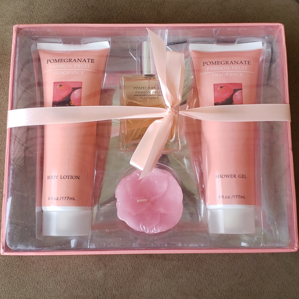 Pomegranate Passionfruit 4 PC Bath & Body Gift Set